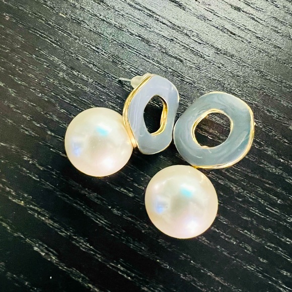 Mixed bundle accessories; hair ties & earrings - Picture 2 of 4